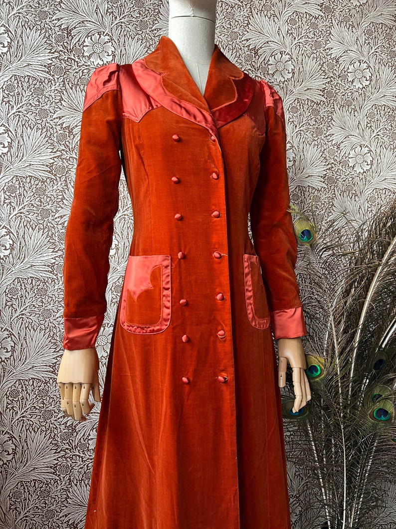 size XS unreal vintage 1960s does victorian velvet maxi coat Bild 3