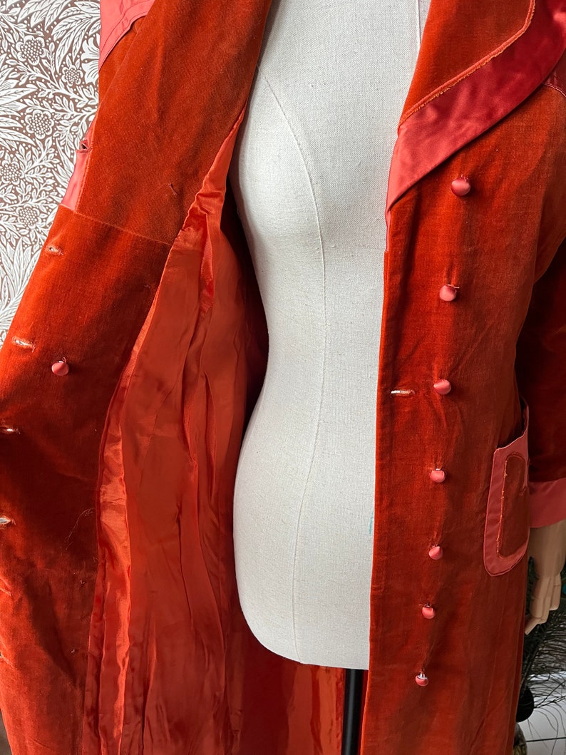 size XS unreal vintage 1960s does victorian velvet maxi coat Bild 9