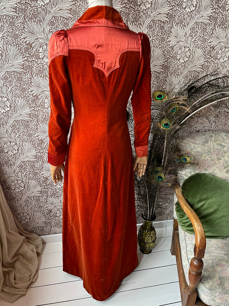 size XS unreal vintage 1960s does victorian velvet maxi coat Bild 7