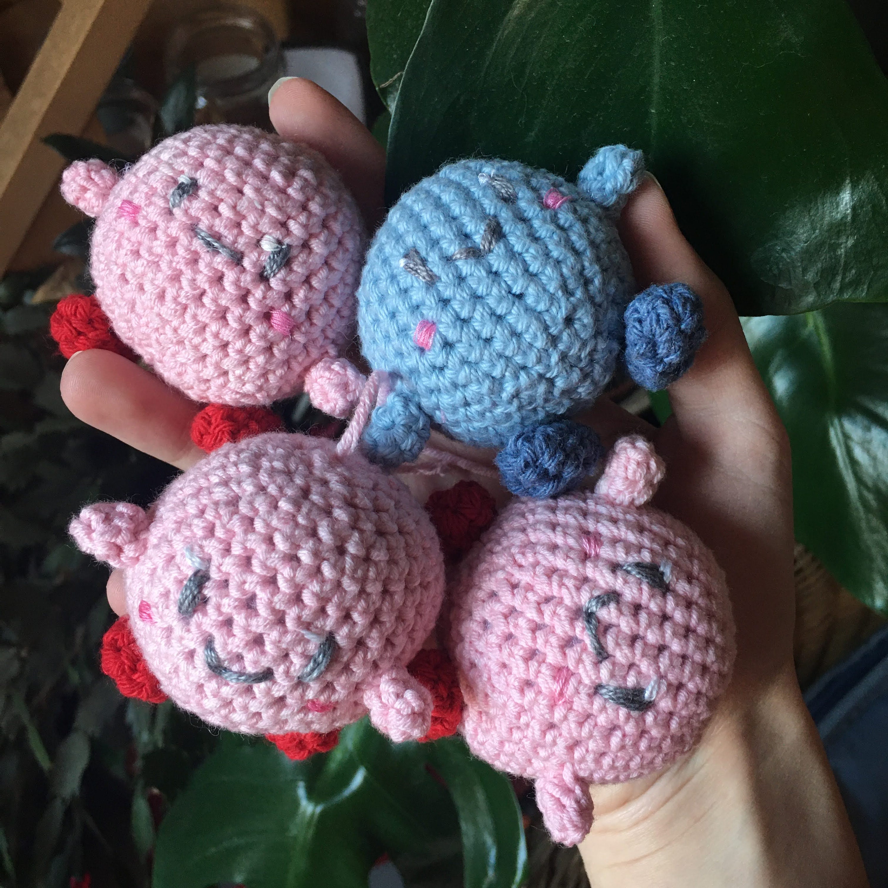 Kirby Crochet Keychain // Llavero de ganchillo Kirby Etsy