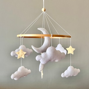 Moon and Clouds Baby Mobile, Minimalist Nursery Mobile, Felt Baby Mobile, Gender Neutral Mobile, Baby Gift, Babyshower Gift Mobile