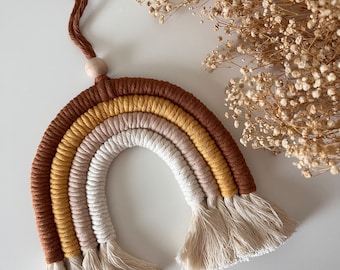 Painel de parede em macramê arco-íris feito à mão, decoração boho para quarto de bebê.