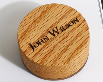 Customizable and magnetized wooden paperweight - Office accessory, original gift - Personalized engraving to offer - Paper weight