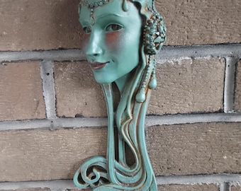 Charlotte, Jugendstil inspirierte Frauenskulptur: Beunruhigter grüner, blauer oder grauer Stein