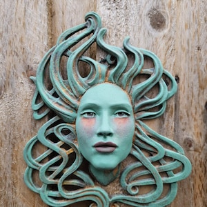 Sculpture d'inspiration isla, celtique et Art nouveau, pierre verte, bleue ou grise en détresse
