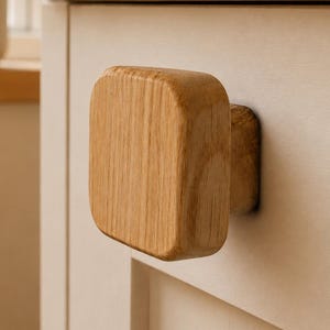 Massiv eksknopp – Pelardesign – Kökskåpsknopp i trä – Handgjord i Storbritannien – Eklådknopp – Anpassade storlekar