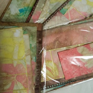 Pack Papel Impreso Eco set de papel, sobres, papel casero y etiquetas adhesivos.