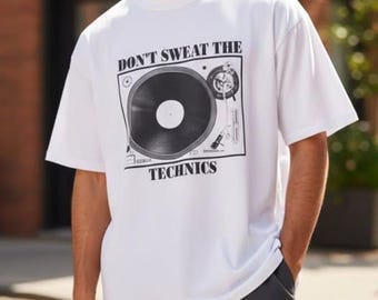 2000年代のヴィンテージテクニクスエイリアンTシャツサイズL、Mサイズ