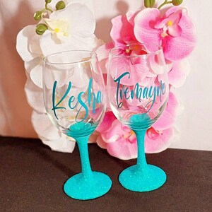 Gliterred  Personalized set of 2 Wine Glasses