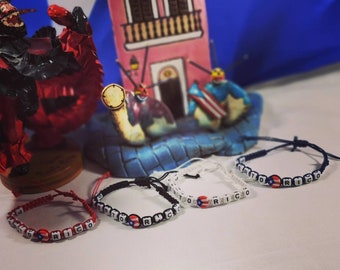 Bandera de Puerto Rico, letras de Puerto Rico en cajitas, cortadas en cubitos, pulseras ajustables