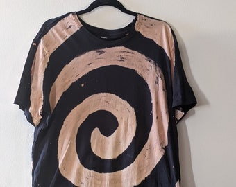 T-Shirt With Custom Bleach Spiral