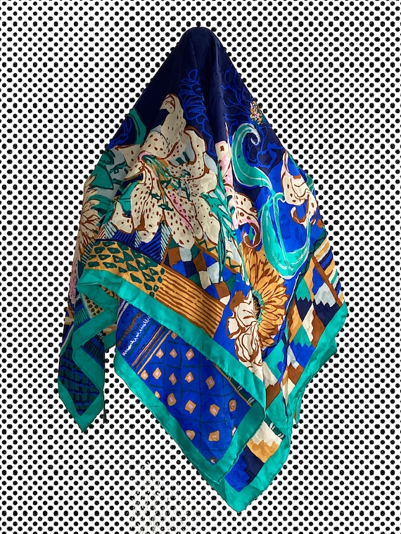 Ken Scott - Big silk scarf with hand-rolled edges… - image 1