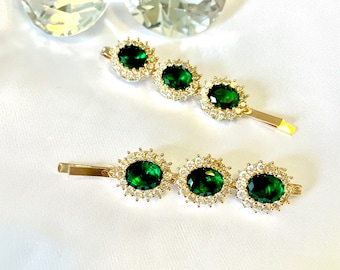 Emerald green rhinestone Bobby pin.