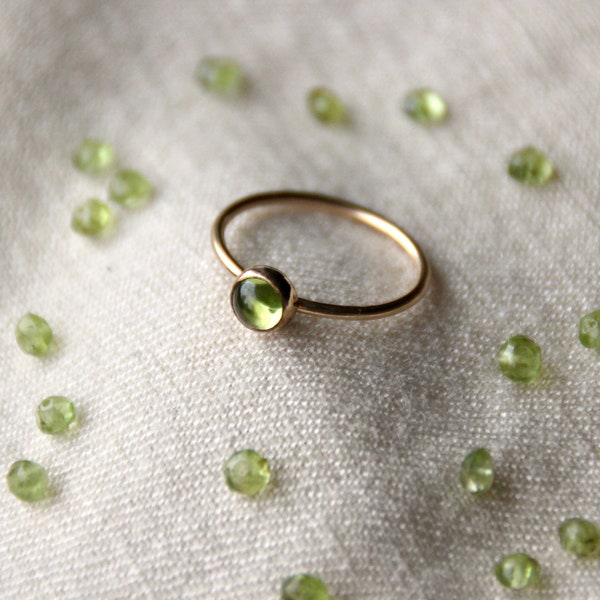 Peridot-Ring | Stapelring | Edelsteinring | handgemacht | Peridot | Grün | 925 Silber | 14k goldgefüllt | Birthstone August