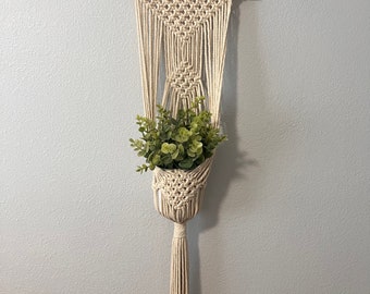 Macrame plantenmuurhanger in crème