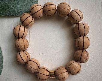 Pulsera de cuentas de madera Lola: diseño de melón, detalles en oro de 24 k