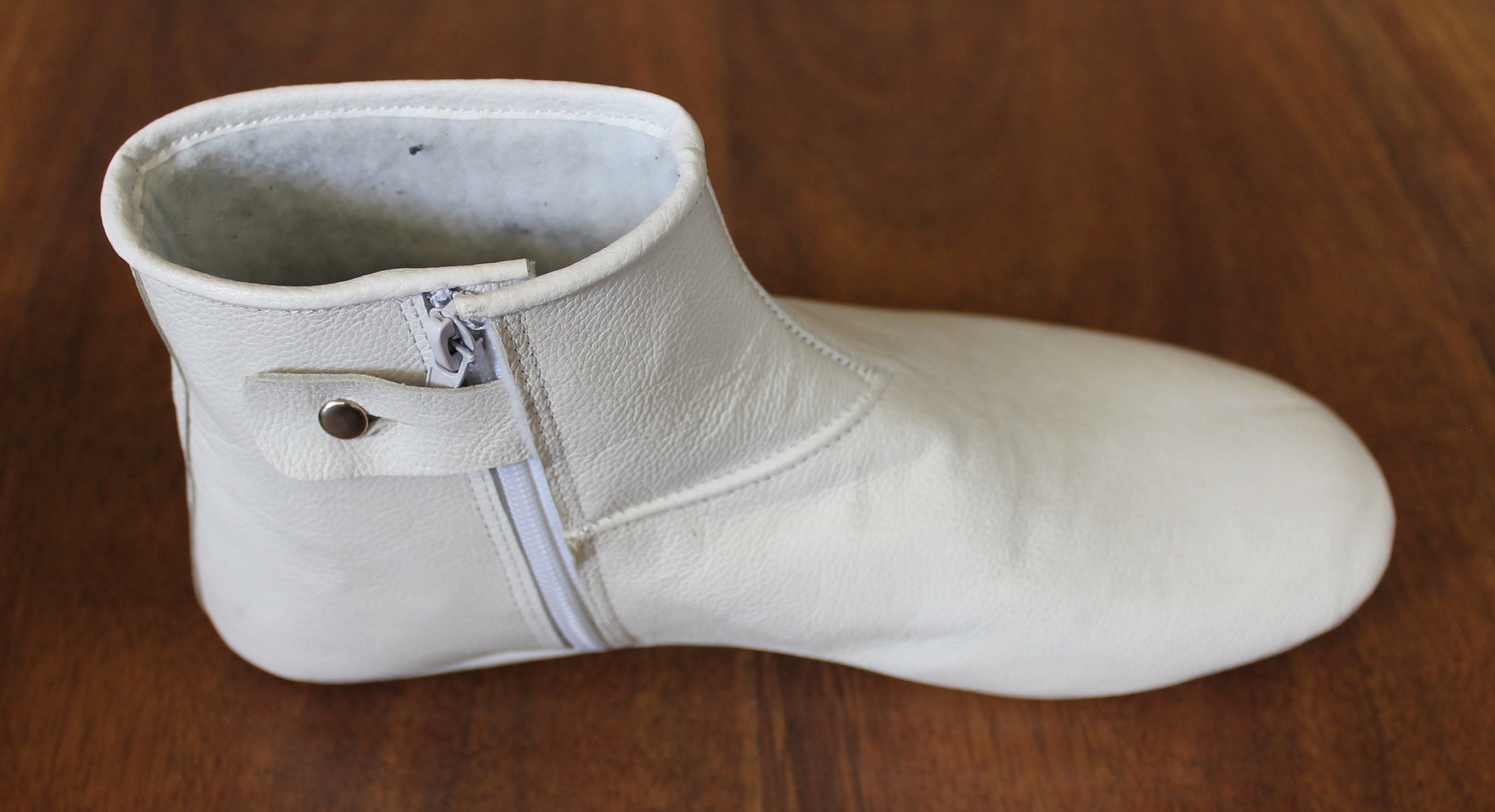 mufti white shoes