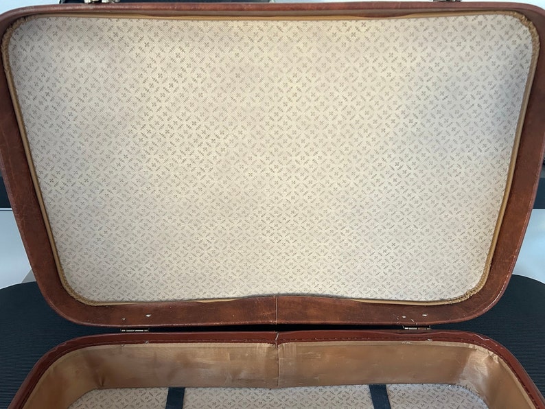Ancienne valise en cuir image 9