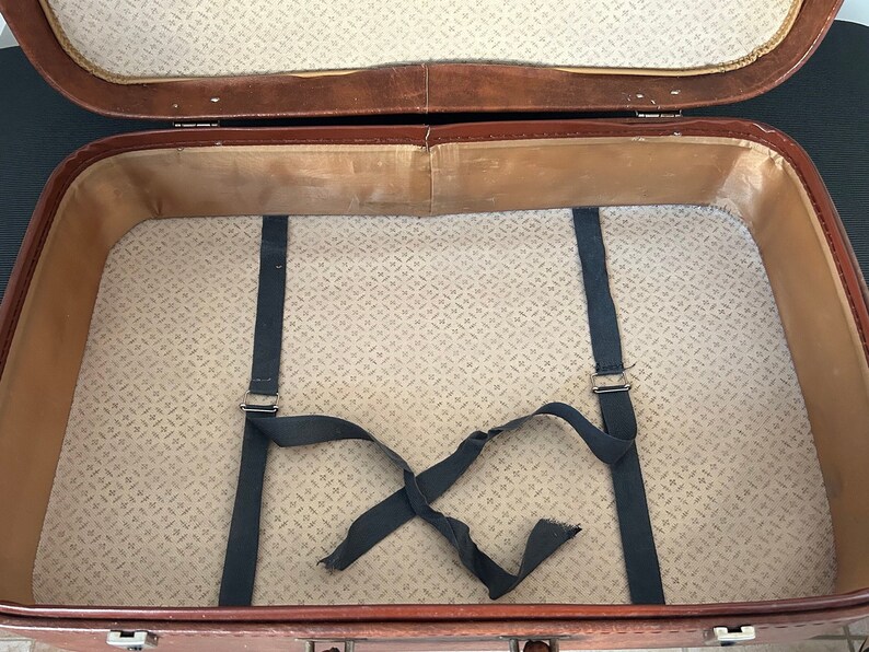 Ancienne valise en cuir image 8