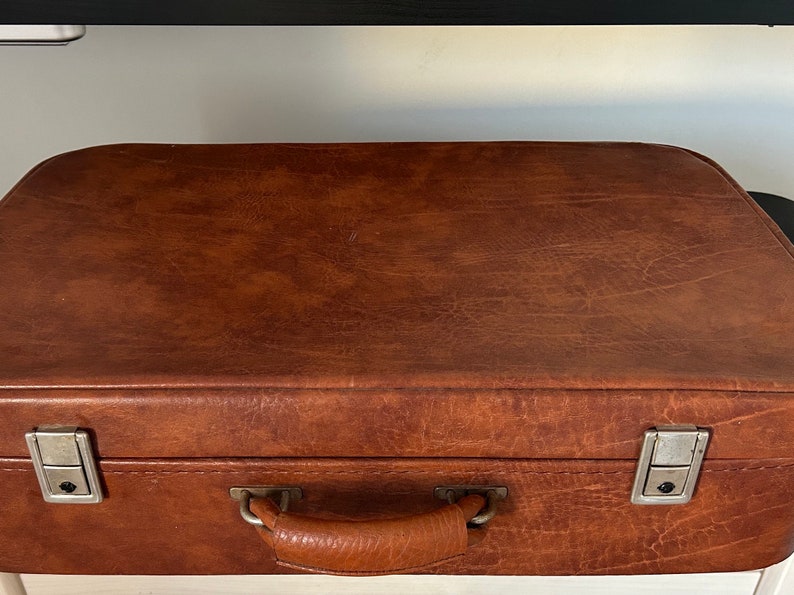 Ancienne valise en cuir image 1