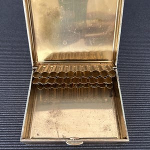 Cigarette vending machine