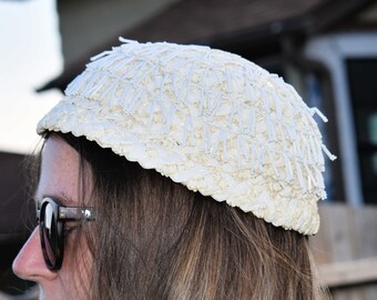 Sombrero color crema con flecos y cuentas, años 60, talla pequeña