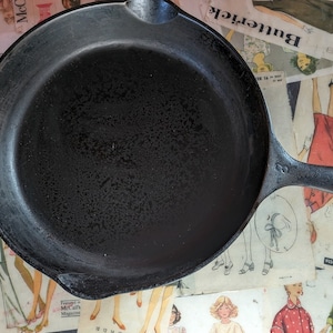 No.8 Cast Iron Skillet, 10 ¼ inches