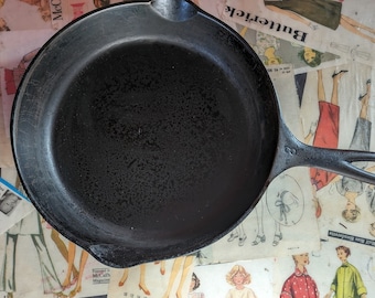 Vintage Wagner Ware Cast Iron Skillet Number 8 Size 1058S 10 1/2 Inch Black Skillet 1920s 1930s