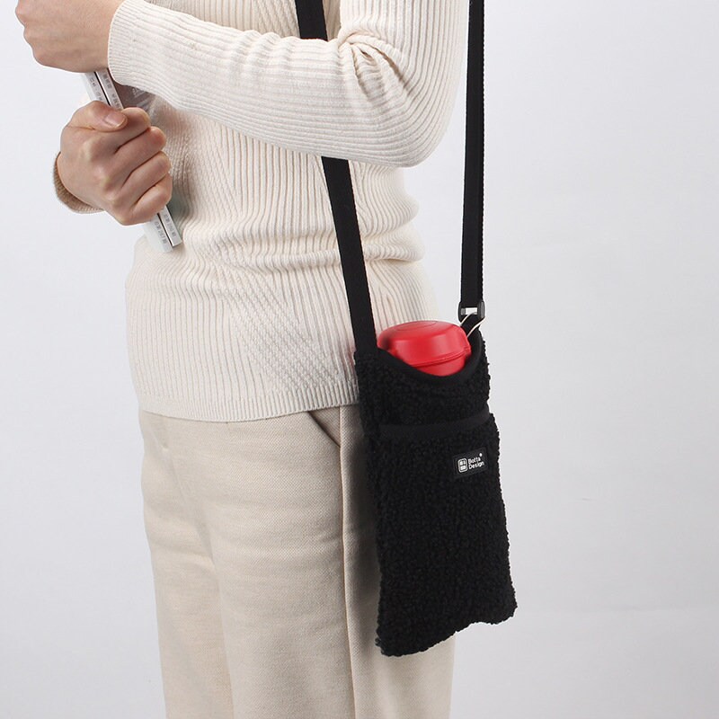 Wasserflaschenhalter, Umhängetasche, flauschige Plüsch-Schultertasche mit verstellbarem Riemen und Vordertasche