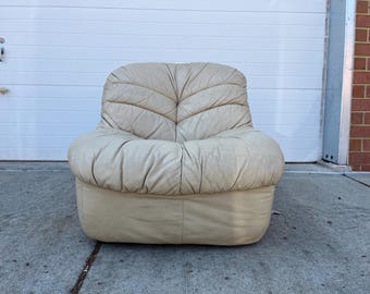 Vintage Postmodern Leather Slipper Lounge Chair by Velda