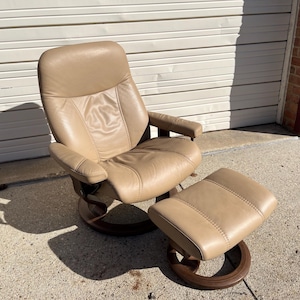 Ekornes Stressless Chair & Ottoman - Etsy