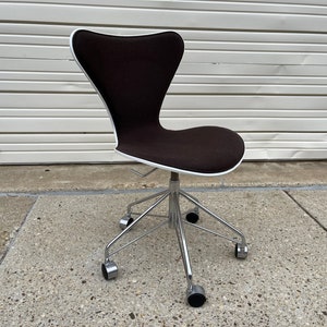 Arne Jacobsen Series 7 Task Desk Chair by Fritz Hansen Danish Modern Mid Century