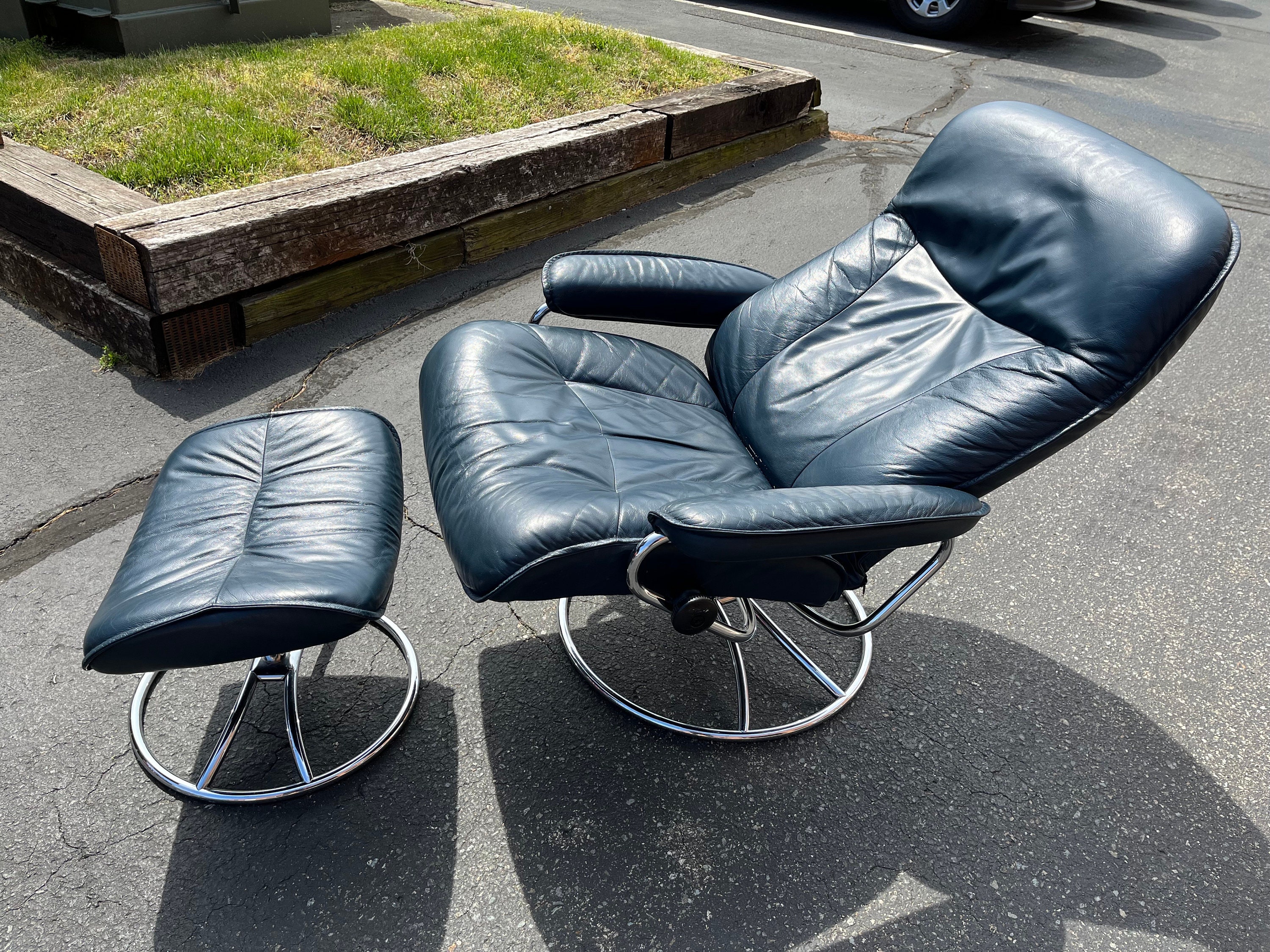 Stressless Recliner Lounge Chair and Ottoman by Ekornes