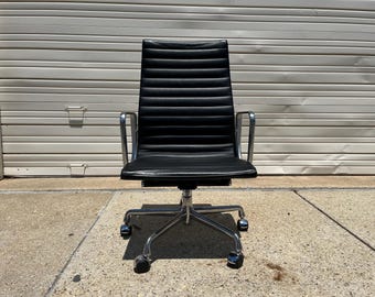 Herman Miller Eames Aluminum Group Executive Office Desk Chair in Leather EA337