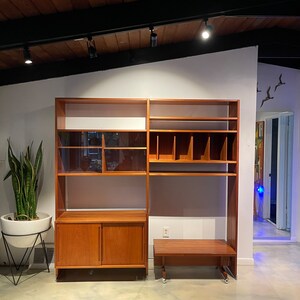 Biombo danés vintage RY-100 de Hans Wegner para Ry Mobler en teca, estilo escandinavo de mediados de siglo.