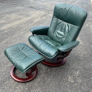 Stressless size Large Recliner Lounge Chair and Ottoman by Ekornes Scandinavian Danish Modern