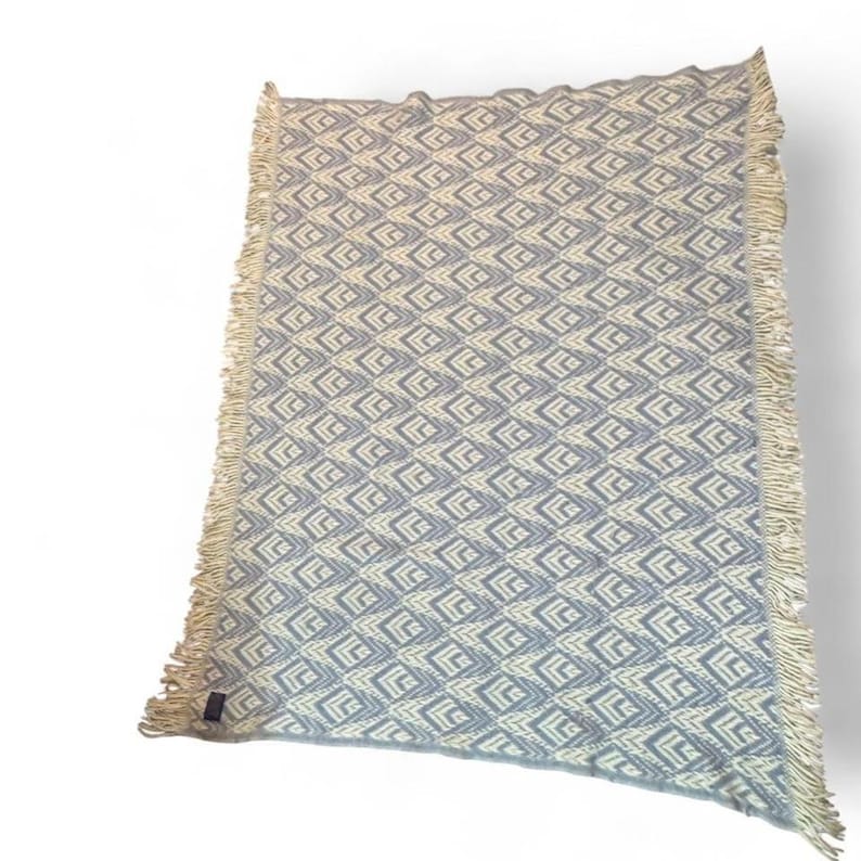 Coperta vintage Pendleton in lana tessuta: fantasia geometrica blu e crema anni '80 (137x152 cm) immagine 3