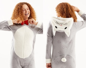 Graue süße Katze gedruckt zurück Reißverschluss Frauen Fleece Overall Pyjamas, Katze Onesie für Frauen, Butt Flap Onesie Pyjamas, Weihnachtsgeschenk für Frauen