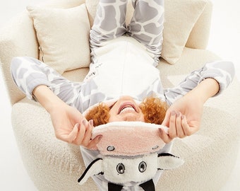 Grauer niedlicher Kuh-Muster-Fleece-Overall-Frauen-Pyjama-Set, Plüsch-Pyjama, niedlicher Hoodie-Jumpsuit, super weicher Pjs, Butt Flap Onesie, Geschenk für Sie