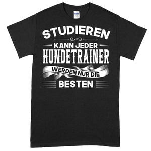 Könnte beinhalten: Schwarzes T-Shirt mit weißem Text, der "Studieren kann jeder Hundetrainer werden nur die besten" lautet.