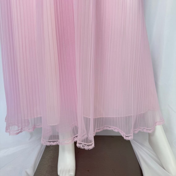 Vintage 60s pink pleated empire waist nightgown |… - image 4