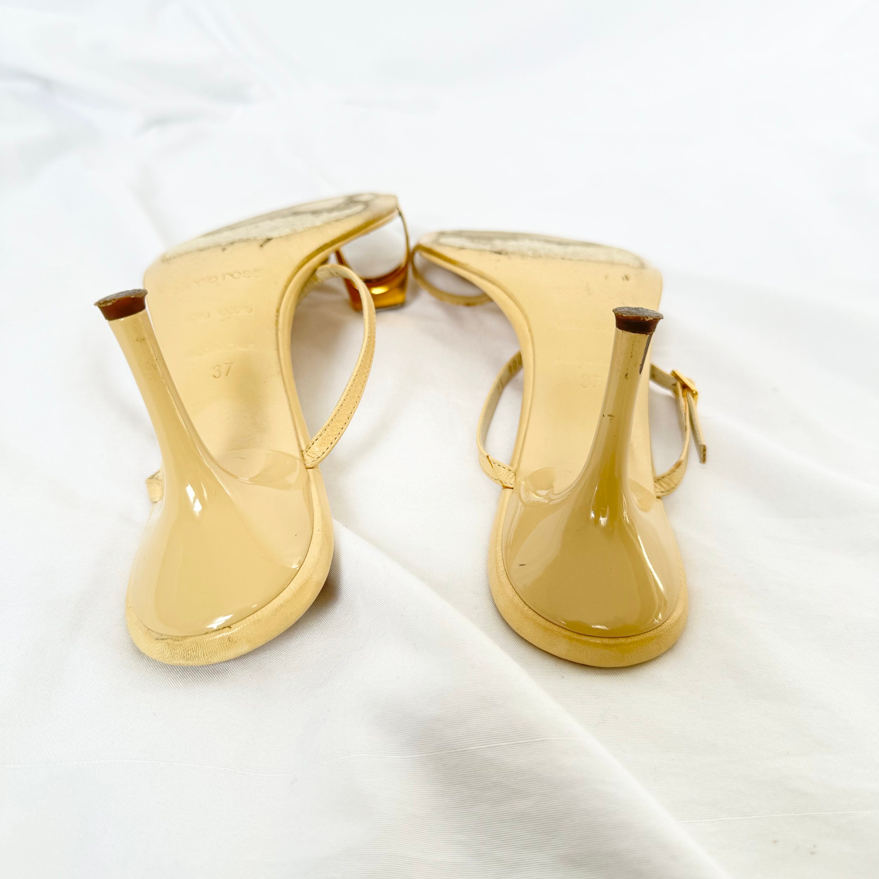 サンダル・ミュール SERGIO ROSSI Women Sandals B03690MTEZ02120 7330 YELLOW x Sergio Rossi Marquise embellished satin sandals in yellow