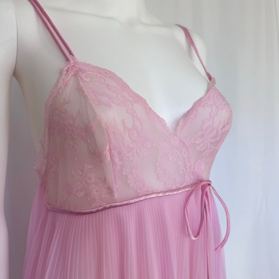 Vintage 60s pink pleated empire waist nightgown |… - image 2