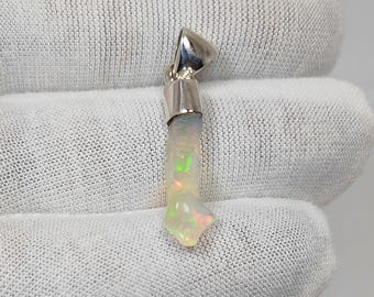 Stor etiopisk opalhänge i grovt silver, 925 sterlingsilver, naturlig form, 6,30 ct. Smycken för henne #SKA1674