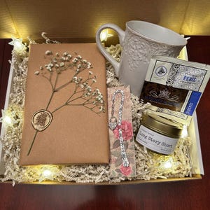 Blind Date with a Book Gift Box – Mystery Book Surprise for Readers – Bookish Gift Box – Cozy Gift – Free Shipping