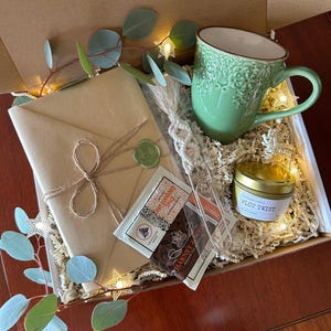 Blind Date with a Book Gift Box – Mystery Book Present for Readers – Bookish Gift Box – Literary Gift