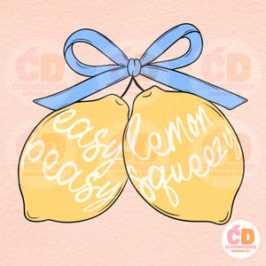 以下が含まれることがあります： 青いリボンで結ばれた2つの黄色のレモン。レモンには「easy peasy lemon squeezy」という白い文字が書かれています。