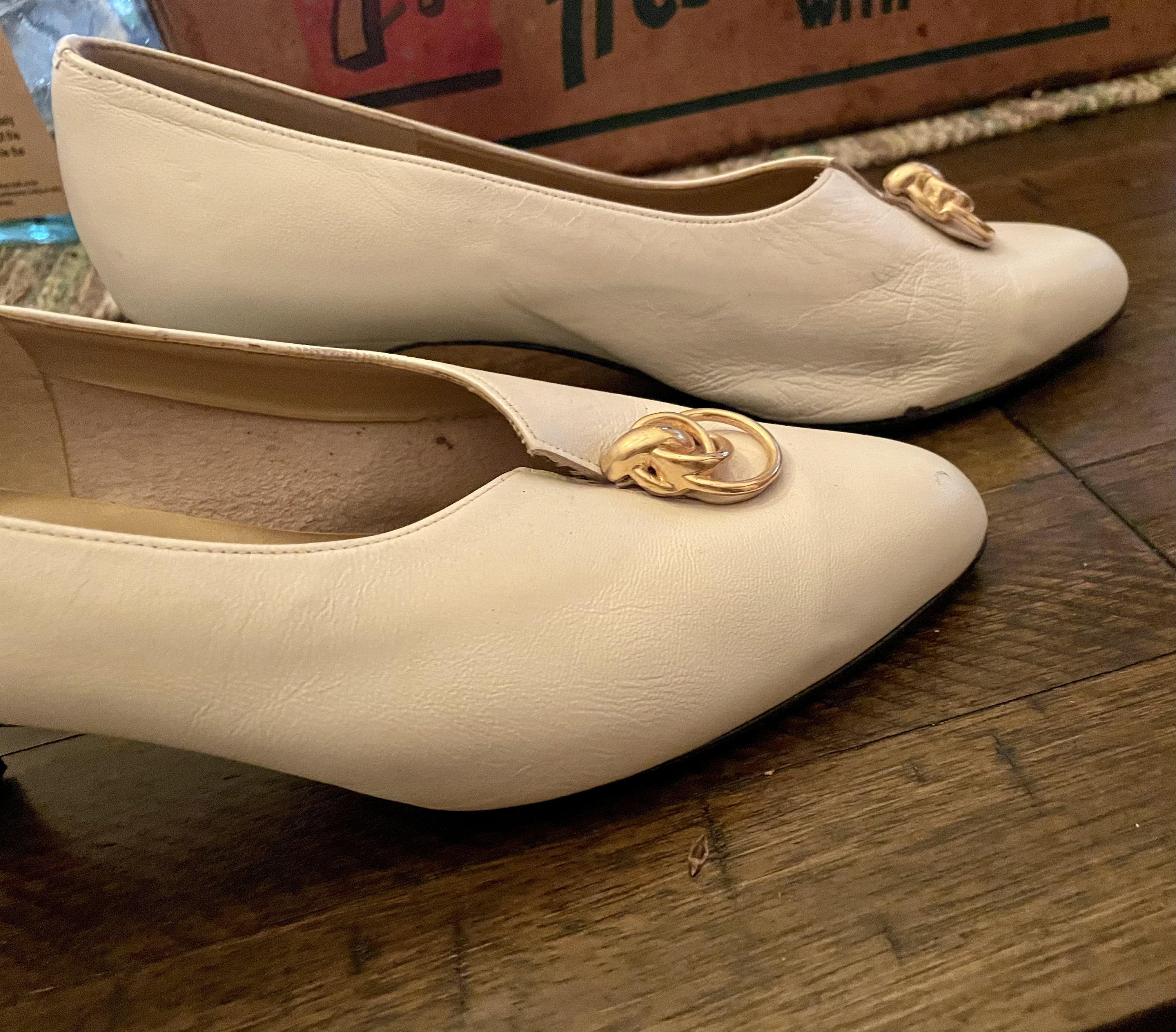 Schoenen damesschoenen Instappers 1980s Wide White California Magdesians Low Heel Vintage Shoes 