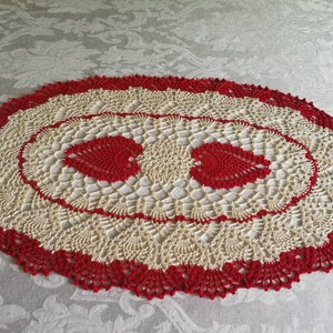 Red and ecru handmade oval pineapple doily. 23x15ins