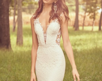 Customized Luxury Lace Wedding Dress Sleeveless Open back Mermaid Bridal Dress With Train
